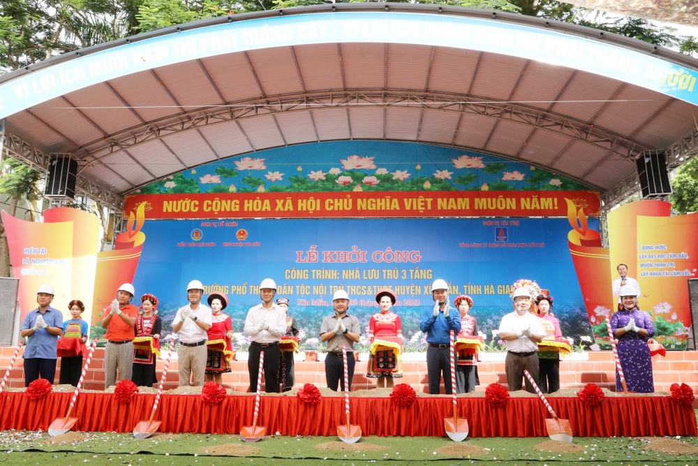 PVEP tài trợ 15 tỷ đồng xây dựng nhà lưu trú cho trường dân tộc nội trú huyện Xín Mần, tỉnh Hà Giang PVEP tài trợ 15 tỷ đồng xây dựng nhà lưu trú cho trường dân tộc nội trú huyện Xín Mần, tỉnh Hà Giang