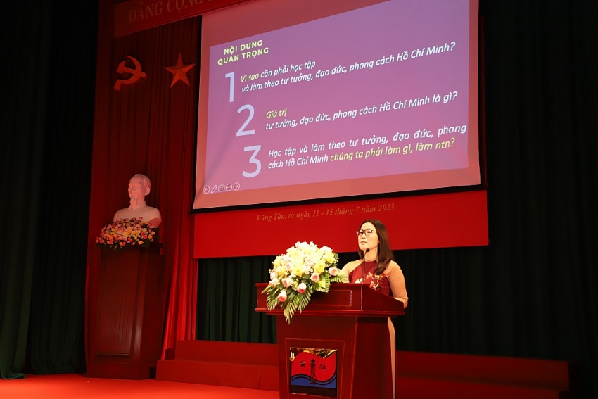 Khai giảng lớp bồi dưỡng nhận thức về Đảng năm 2023 khu vực TP Vũng Tàu Khai giảng lớp bồi dưỡng nhận thức về Đảng năm 2023 khu vực TP Vũng Tàu