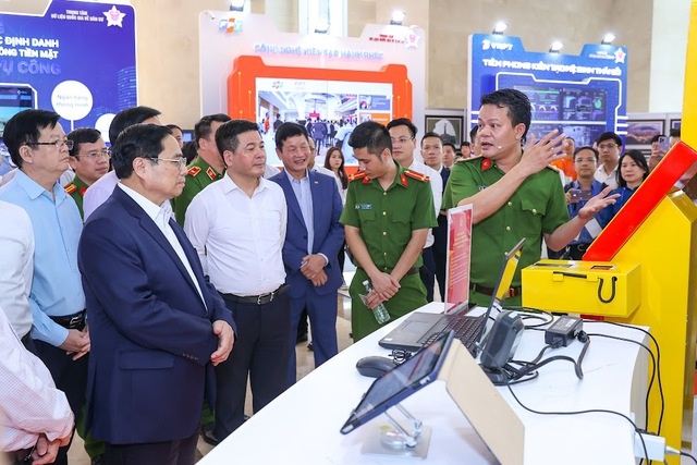 Chuyển đổi số phải bắt đầu bằng những hành động cụ thể, mục tiêu cụ thể Chuyển đổi số phải bắt đầu bằng những hành động cụ thể, mục tiêu cụ thể