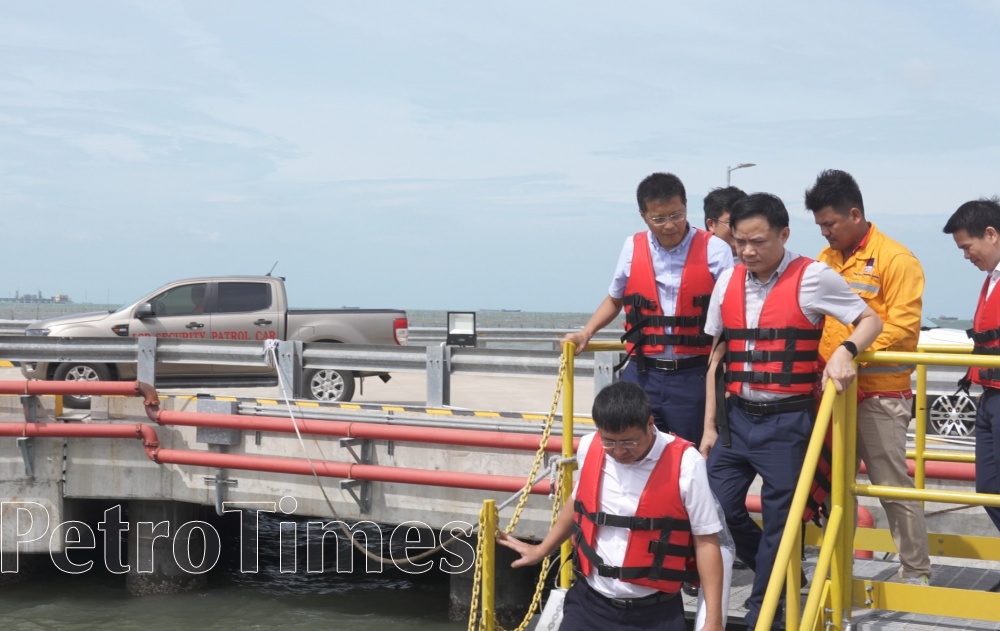 Lãnh đạo Petrovietnam thăm Tổ hợp Lọc hóa dầu Long Sơn và khảo sát khu vực dự kiến đầu tư dự án Lãnh đạo Petrovietnam thăm Tổ hợp Lọc hóa dầu Long Sơn và khảo sát khu vực dự kiến đầu tư dự án tại Long Sơn