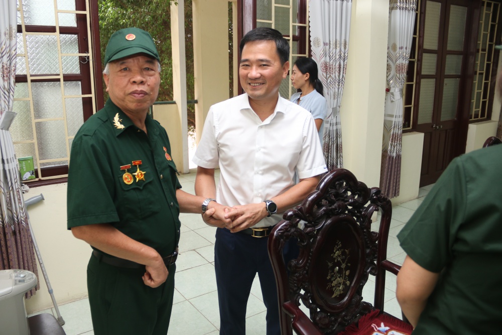 Đoàn công tác Petrovietnam tri ân người có công tại tỉnh Thái Bình và Hà Nam Đoàn công tác Petrovietnam tri ân người có công tại tỉnh Thái Bình và Hà Nam