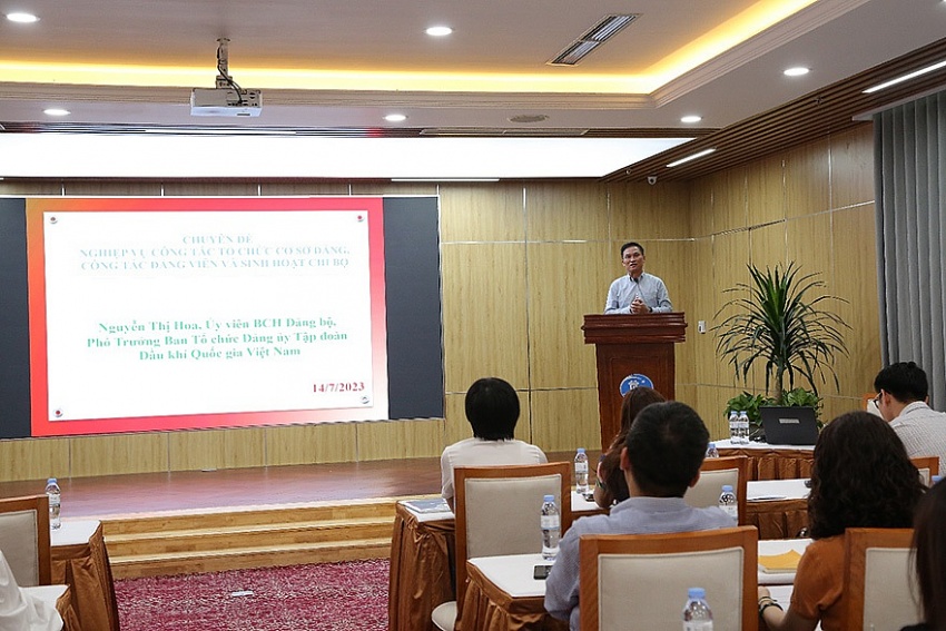 Đảng ủy PVcomBank tập huấn nghiệp vụ tham mưu văn phòng cấp ủy cho hơn 40 Đảng viên Đảng ủy PVcomBank tập huấn nghiệp vụ tham mưu văn phòng cấp ủy cho hơn 40 đảng viên