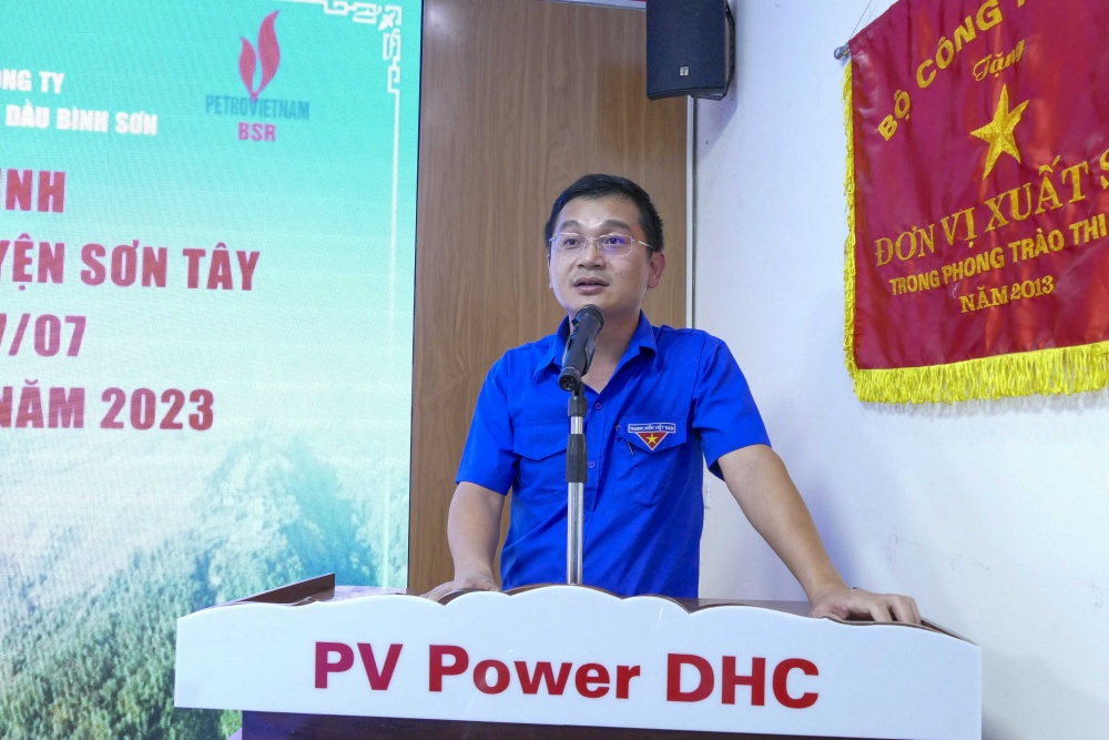 Hành trình đền ơn đáp nghĩa của Đoàn Thanh niên BSR và PV Power về đến huyện Sơn Tây, Quảng Ngãi Hành trình đền ơn đáp nghĩa của Đoàn Thanh niên BSR và PV Power về đến huyện Sơn Tây, Quảng Ngãi