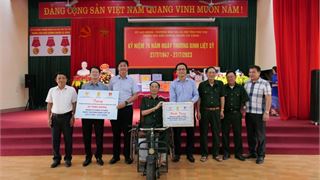 CĐ DKVN thăm, tặng quà các thương, bệnh binh tại Trung tâm Điều dưỡng người có công tỉnh Phú Thọ