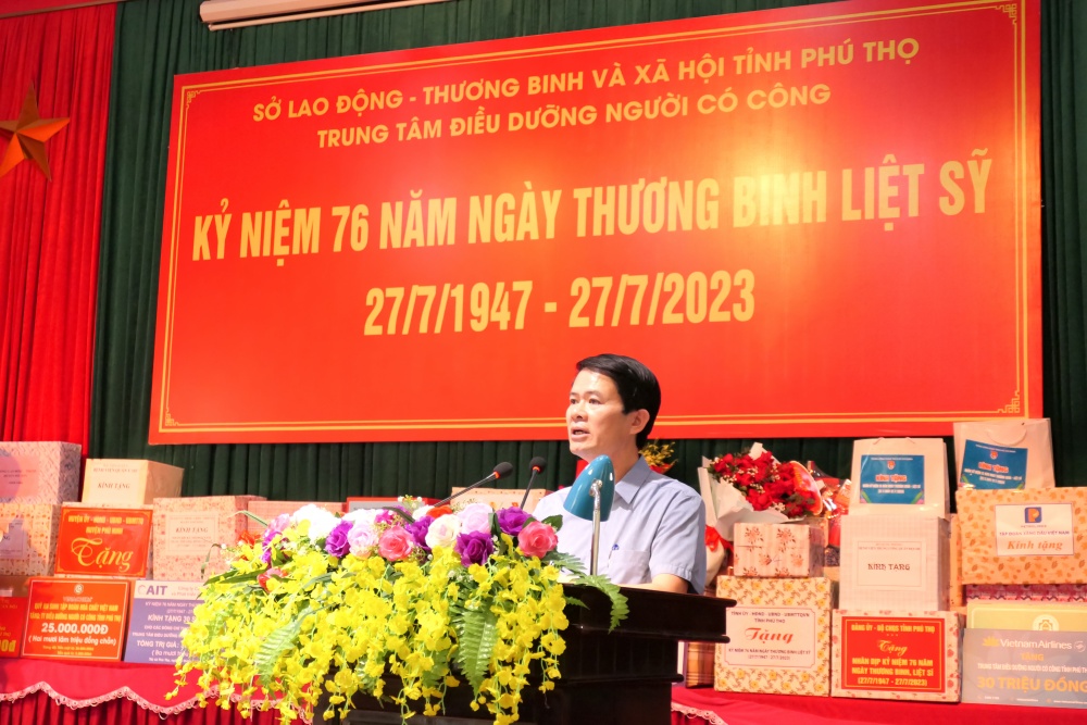 CĐ DKVN thăm, tặng quà các thương, bệnh binh tại Trung tâm Điều dưỡng người có công tỉnh Phú Thọ CĐ DKVN thăm, tặng quà các thương, bệnh binh tại Trung tâm Điều dưỡng người có công tỉnh Phú Thọ