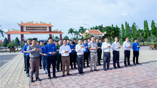 PVCFC tổ chức dâng hương tri ân các anh hùng liệt sĩ