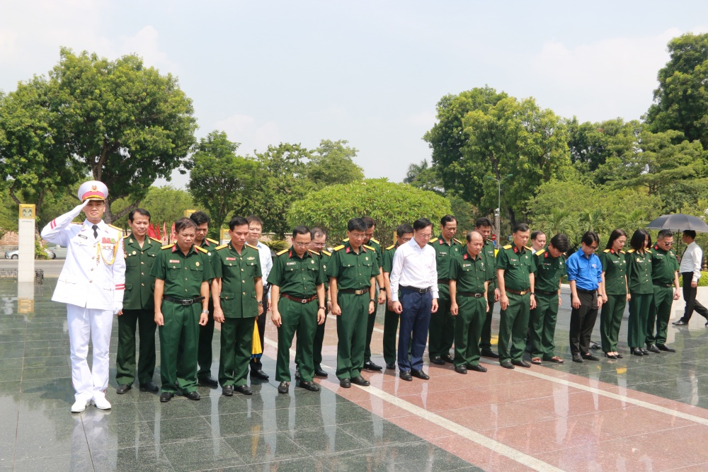 Hội CCB Tập đoàn dâng hương tưởng niệm các anh hùng liệt sĩ Hội CCB Tập đoàn dâng hương tưởng niệm các anh hùng liệt sĩ
