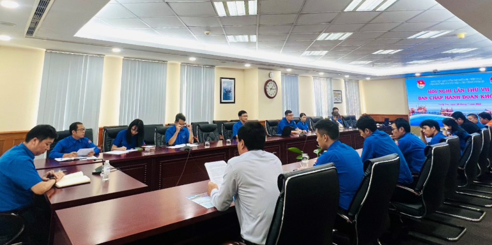 Hoàng Thanh Bình, Phó Bí thư Thường trực Đoàn trình bày báo cáo tại hội nghị Hoàng Thanh Bình, Phó Bí thư Thường trực Đoàn trình bày báo cáo tại hội nghị