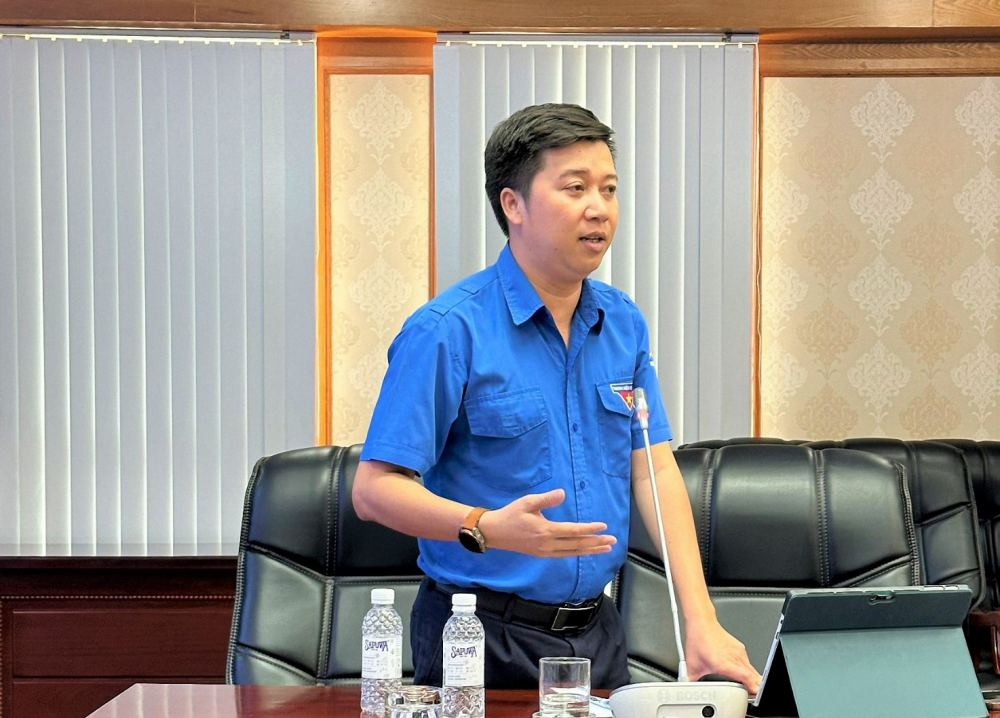 Võ Văn Châu, Bí thư Đoàn Vietsovpetro phát biểu tại buổi sinh hoạt KHCN Võ Văn Châu, Bí thư Đoàn Vietsovpetro phát biểu tại buổi sinh hoạt KHCN