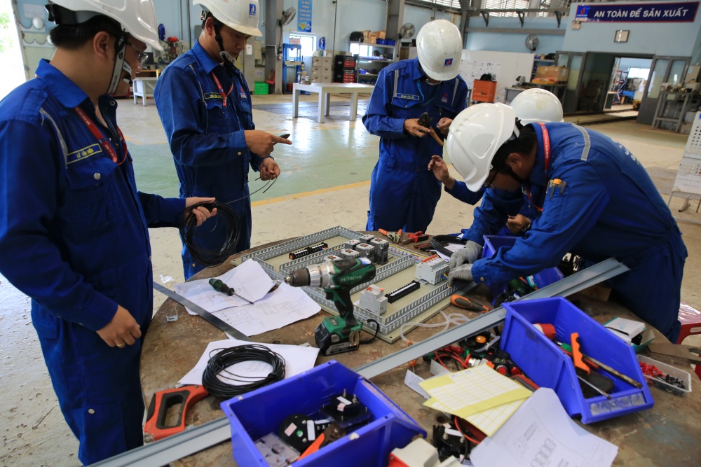 Những sáng kiến tiết kiệm điện trị giá hàng tỷ đồng tại NMLD Dung Quất Những sáng kiến tiết kiệm điện trị giá hàng tỷ đồng tại NMLD Dung Quất
