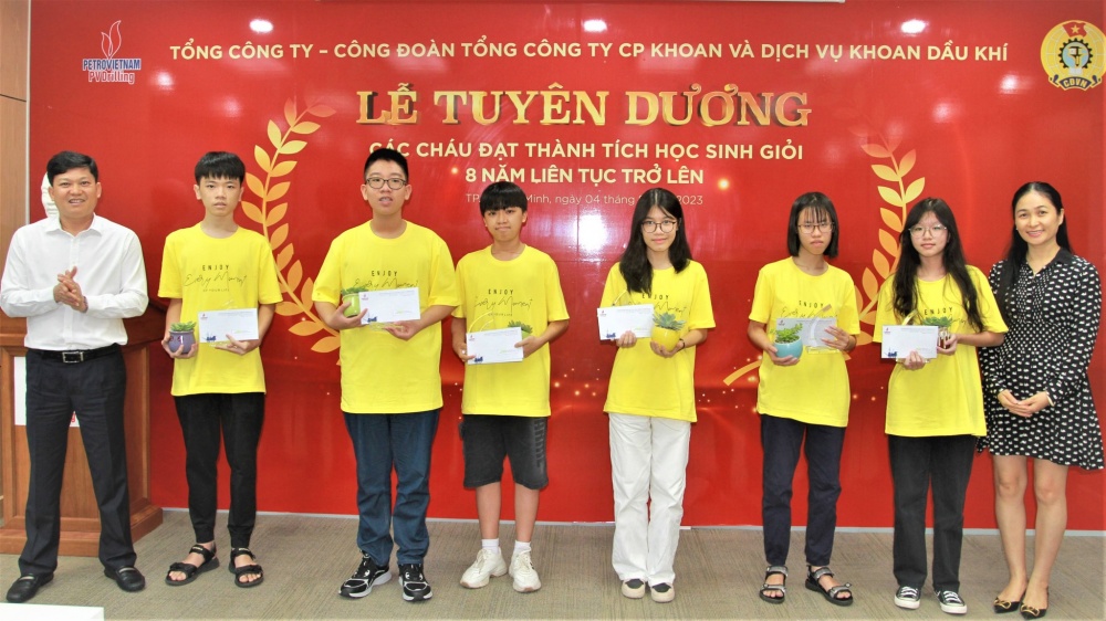 PV Drilling tuyên dương con em CBCNV đạt thành tích cao trong học tập PV Drilling tuyên dương con em CBCNV đạt thành tích cao trong học tập