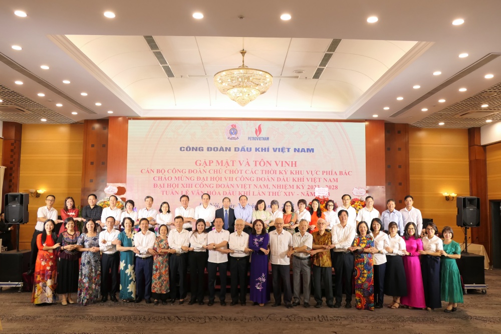 Các đồng chí lãnh đạo CĐ DKVN và các đồng chí nguyên lãnh đạo, cán bộ chủ chốt Công đoàn các thời kỳ tại buổi gặp Các đồng chí lãnh đạo CĐ DKVN và các đồng chí nguyên lãnh đạo, cán bộ chủ chốt Công đoàn các thời kỳ tại buổi gặp