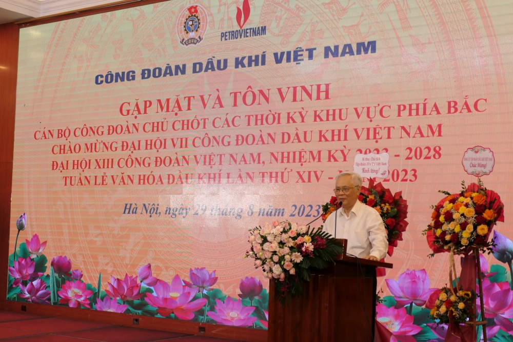 Đồng chí Nguyễn Đức Tuấn – Nguyên Chủ tịch Công đoàn DKVN khóa lâm thời, 1&2 phát biểu tại buổi gặp Đồng chí Nguyễn Đức Tuấn – Nguyên Chủ tịch Công đoàn DKVN khóa lâm thời, 1&2 phát biểu tại buổi gặp