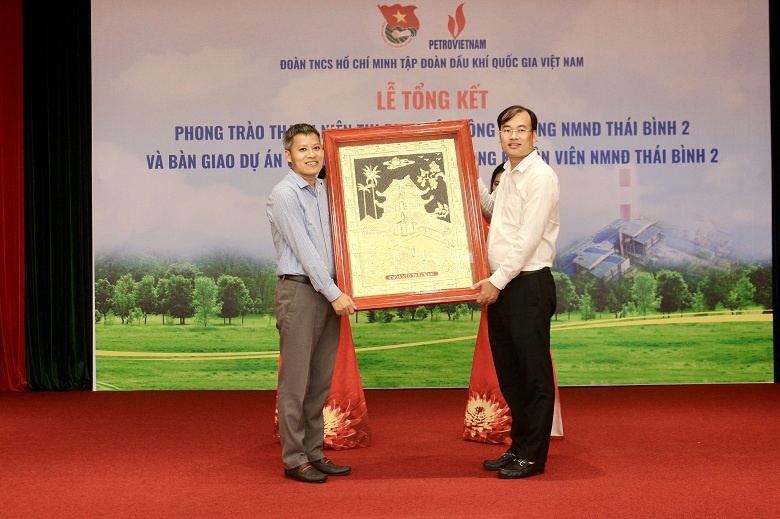 Tổng kết phong trào thanh niên thi đua trên công trường Nhà máy Nhiệt điện Thái Bình 2 Phong trào thanh niên thi đua trên công trường góp phần làm hồi sinh NMNĐ Thái Bình 2