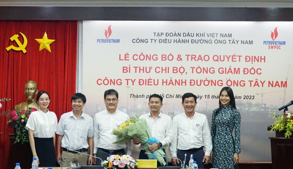 Trao quyết định Bí thư Chi bộ, Tổng Giám đốc SWPOC cho đồng chí Trần Thanh Hải