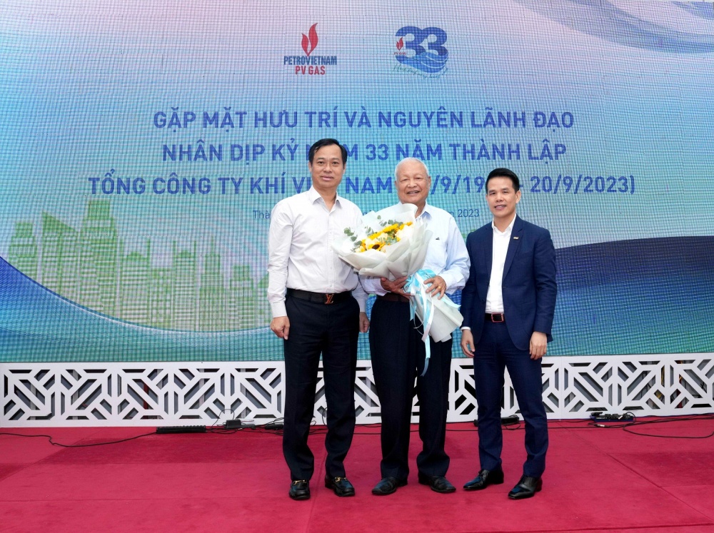  Chúc mừng cụ Nguyễn Đức Định, sinh năm 1933, là người cao tuổi nhất trong Ban liên lạc hưu trí PV GAS