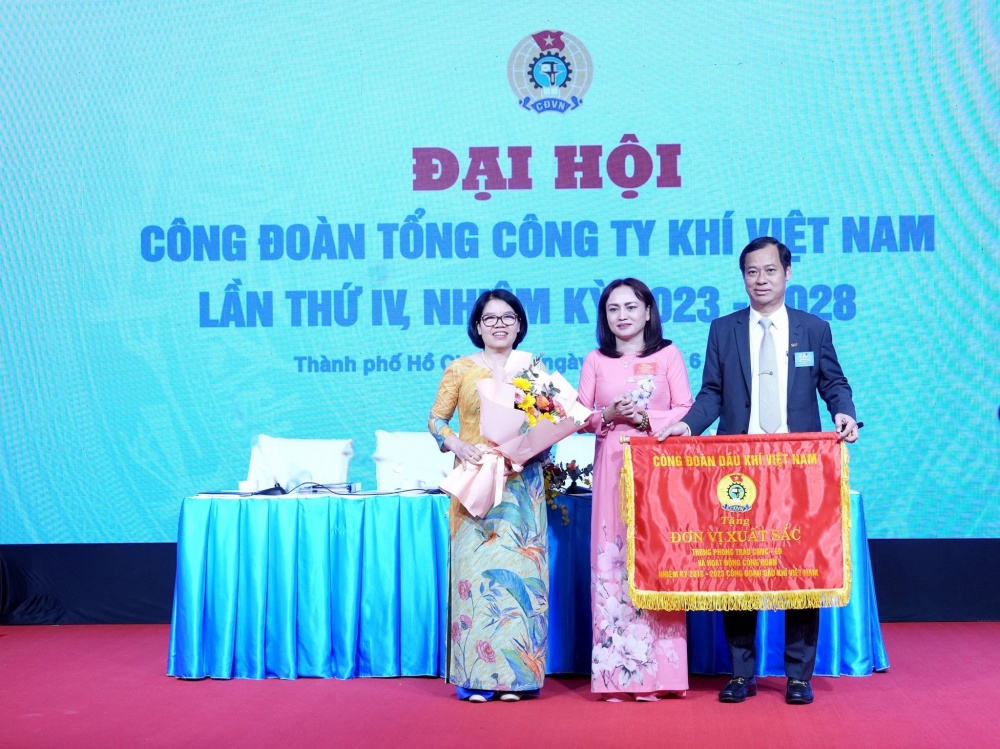 Công đoàn PV GAS nhận Cờ thi đua của CĐ DKVN khen thưởng là đơn vị xuất sắc trong phong trào CNVC-LĐ và hoạt động Công đoàn nhiệm kỳ 2018 – 2023 Công đoàn PV GAS nhận Cờ thi đua của CĐ DKVN khen thưởng là đơn vị xuất sắc trong phong trào CNVC-LĐ và hoạt động Công đoàn nhiệm kỳ 2018 – 2023