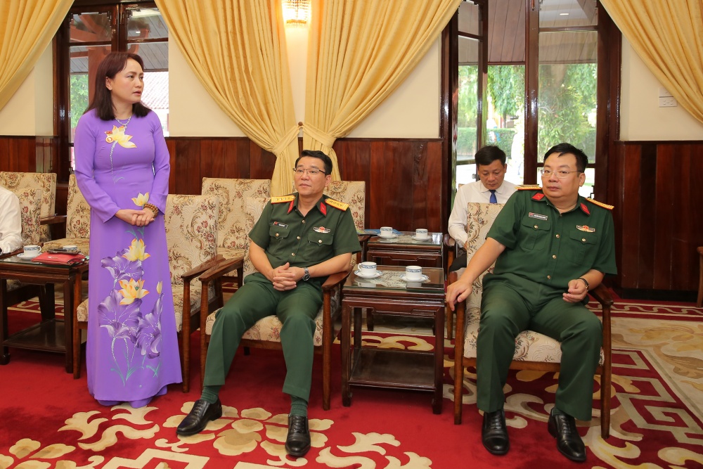 Đoàn đại biểu Công đoàn Dầu khí Việt Nam vào Lăng viếng Chủ tịch Hồ Chí Minh Đoàn đại biểu Công đoàn Dầu khí Việt Nam vào Lăng viếng Chủ tịch Hồ Chí Minh