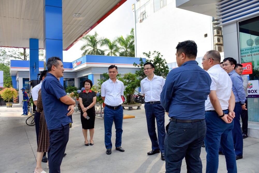 Tổng Giám đốc Petrovietnam Lê Mạnh Hùng khảo sát thực tế, thúc đẩy dịch chuyển mô hình kinh doanh trong hệ thống phân phối của PVOIL