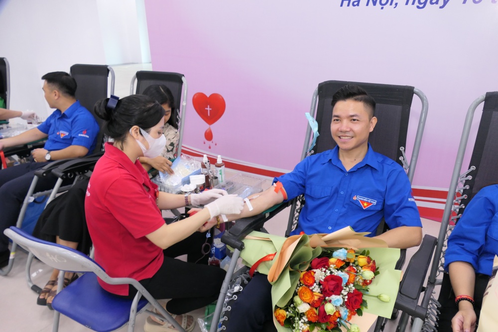 Chương trình hiến máu tình nguyện được đông đảo mọi người tham gia, hưởng ứng Chương trình hiến máu tình nguyện được đông đảo mọi người tham gia, hưởng ứng