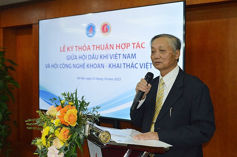 Chủ tịch Hội Công nghệ Khoan - Khai thác Việt Nam phát biểu tại Lễ ký kết. Chủ tịch Hội Công nghệ Khoan - Khai thác Việt Nam phát biểu tại Lễ ký kết.