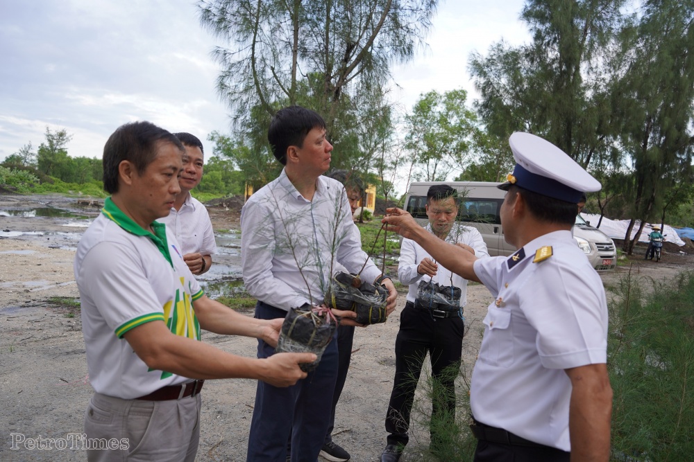 PVFCCo bàn giao vật tư và 100.000 cây xanh góp phần PVFCCo bàn giao vật tư và 100.000 cây xanh góp phần