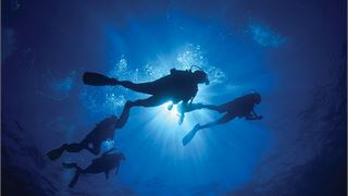 Thợ lặn dầu khí: Nặng nhọc - độc hại - nguy hiểm