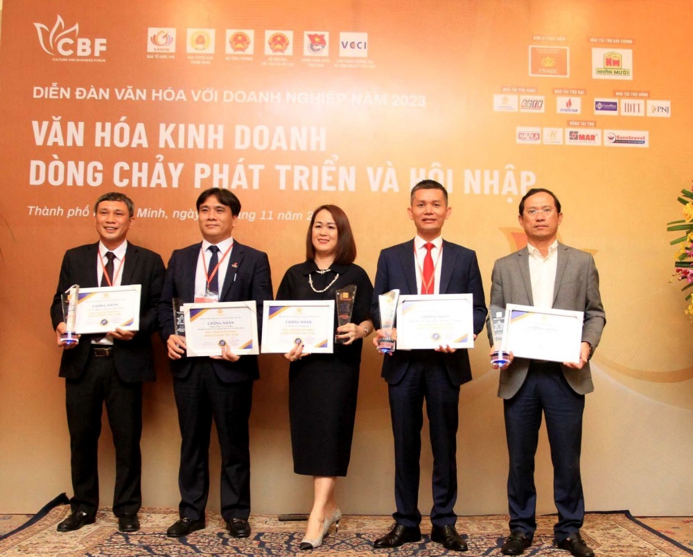 Công ty Chế biến Khí Vũng Tàu nhận chứng nhận văn hóa kinh doanh Việt Nam”