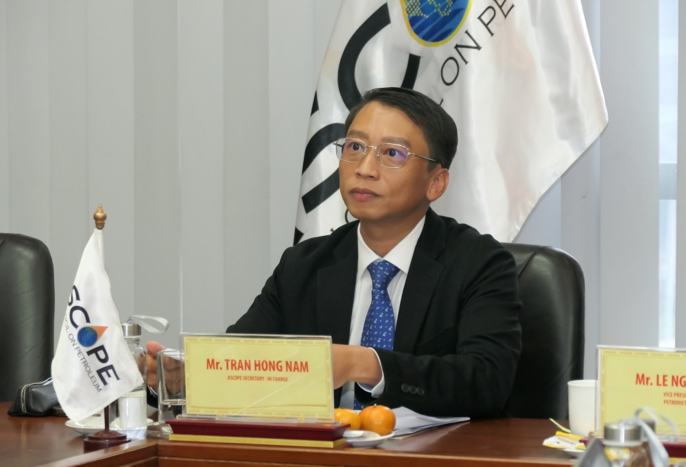 Tổng Thư ký ASCOPE Trần Hồng Nam báo cáo tại cuộc họp