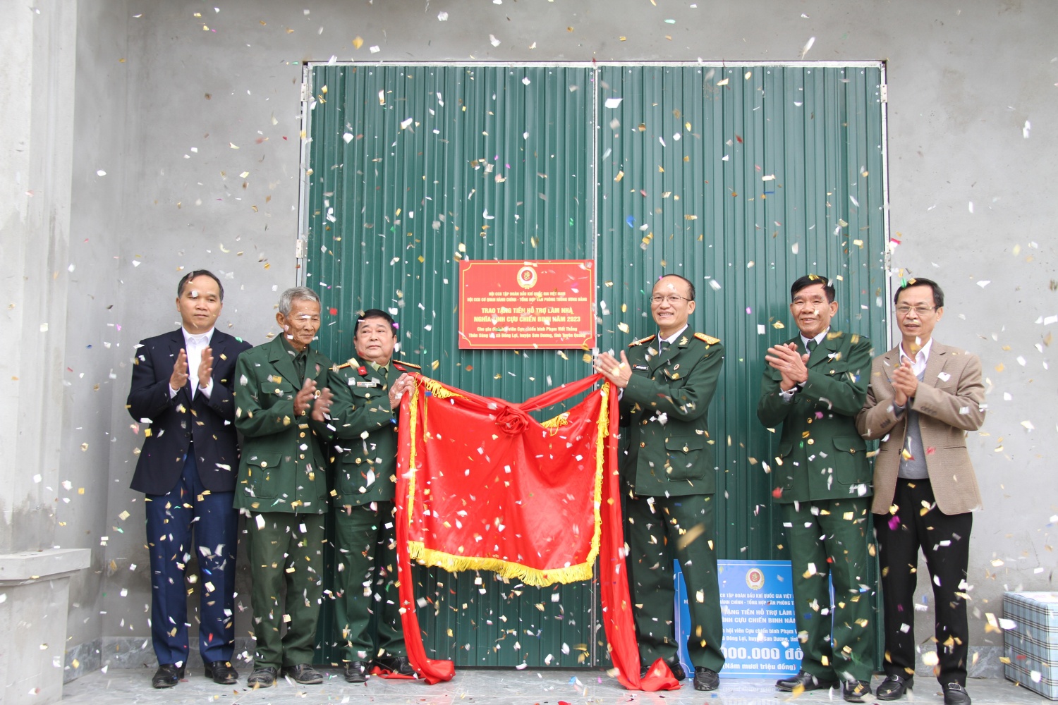 Khánh thành 2 căn nhà Khánh thành 2 căn nhà