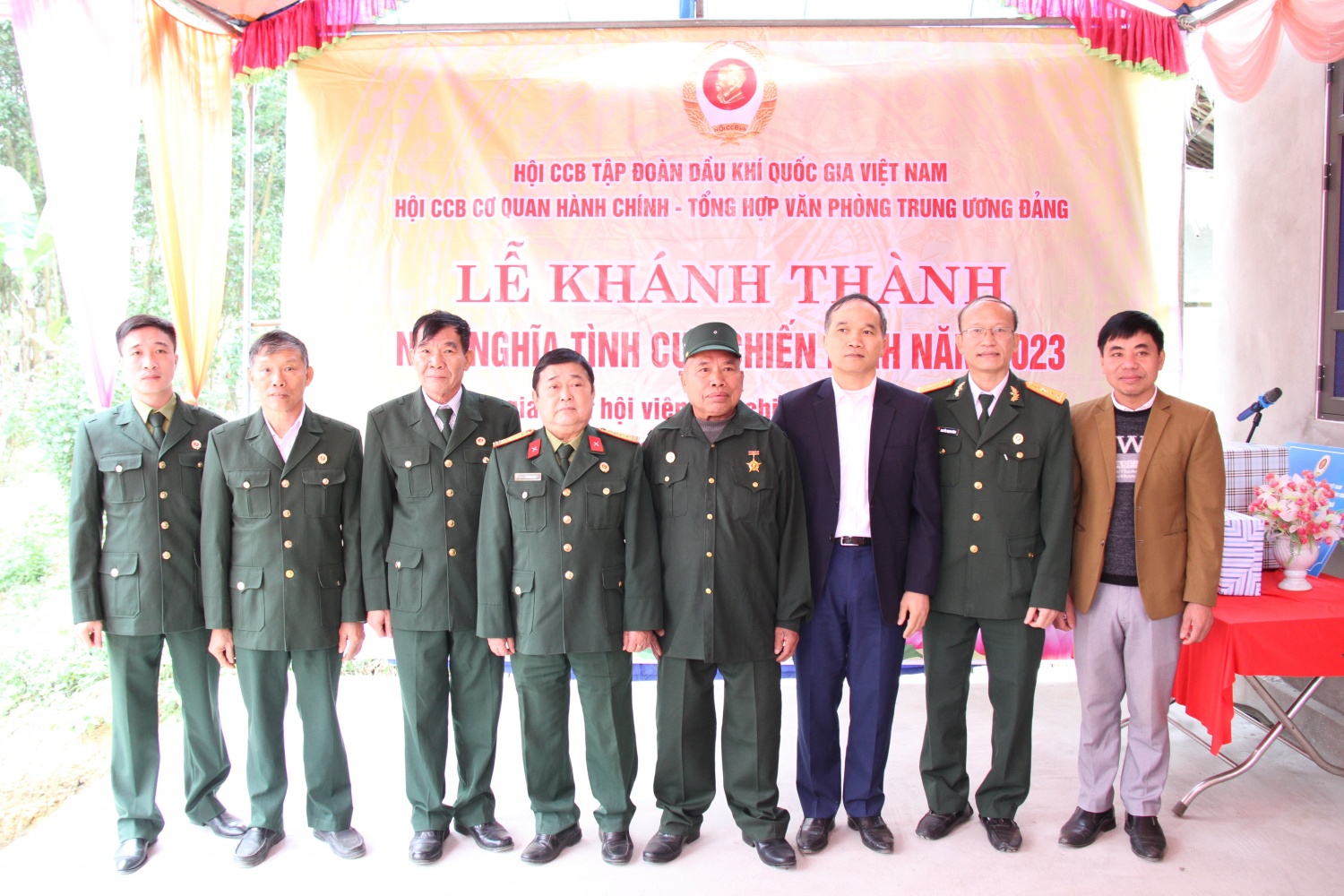 Khánh thành 2 căn nhà nghĩa tình CCB do Petrovietnam tài trợ tại tỉnh Tuyên Quang Khánh thành 2 căn nhà nghĩa tình CCB do Petrovietnam tài trợ tại tỉnh Tuyên Quang