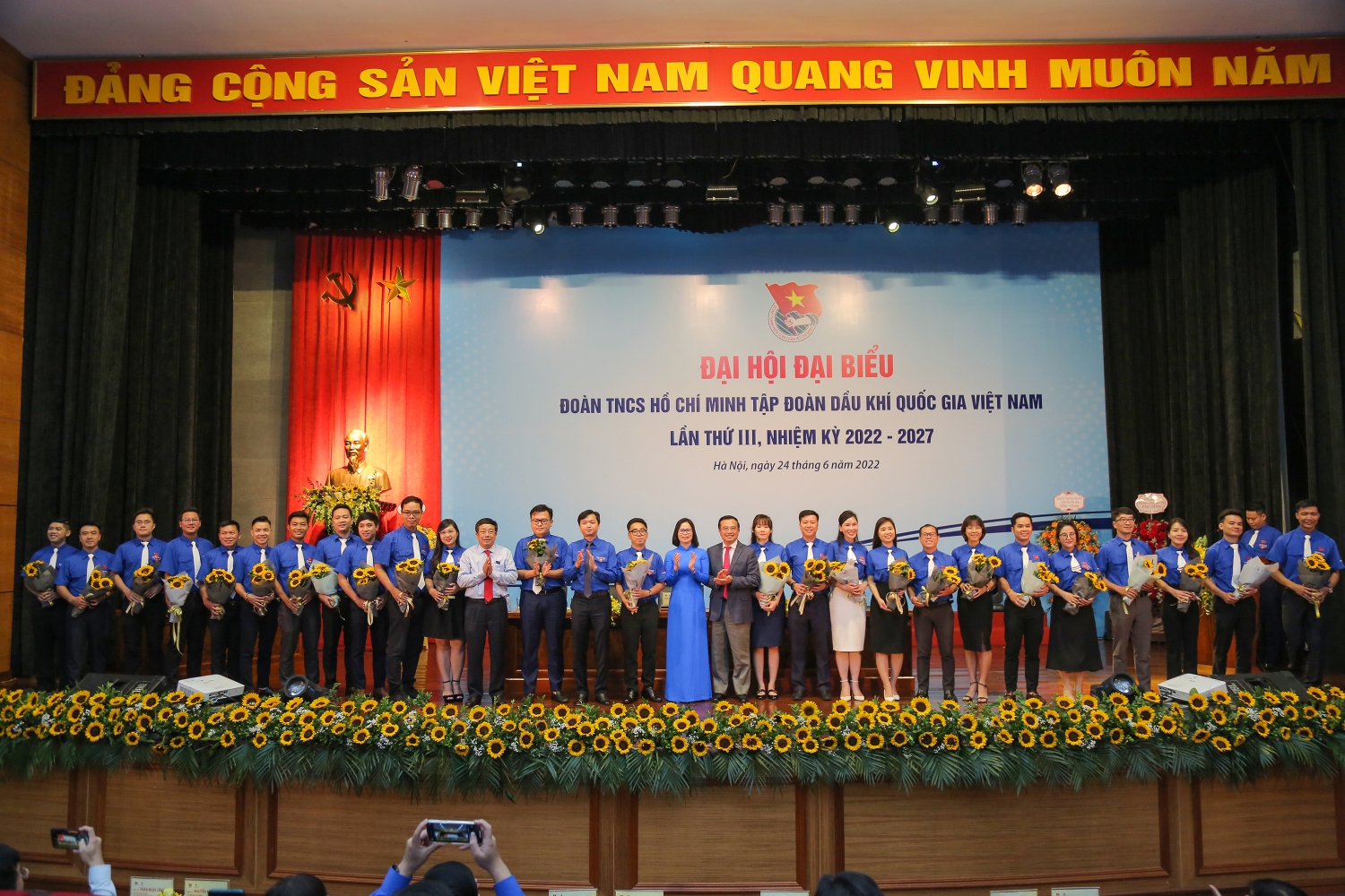 Tuổi trẻ Dầu khí học tập, rèn luyện, cống hiến xứng đáng cho sự phát triển của Petrovietnam Tuổi trẻ Dầu khí học tập, rèn luyện, cống hiến xứng đáng cho sự phát triển của Petrovietnam
