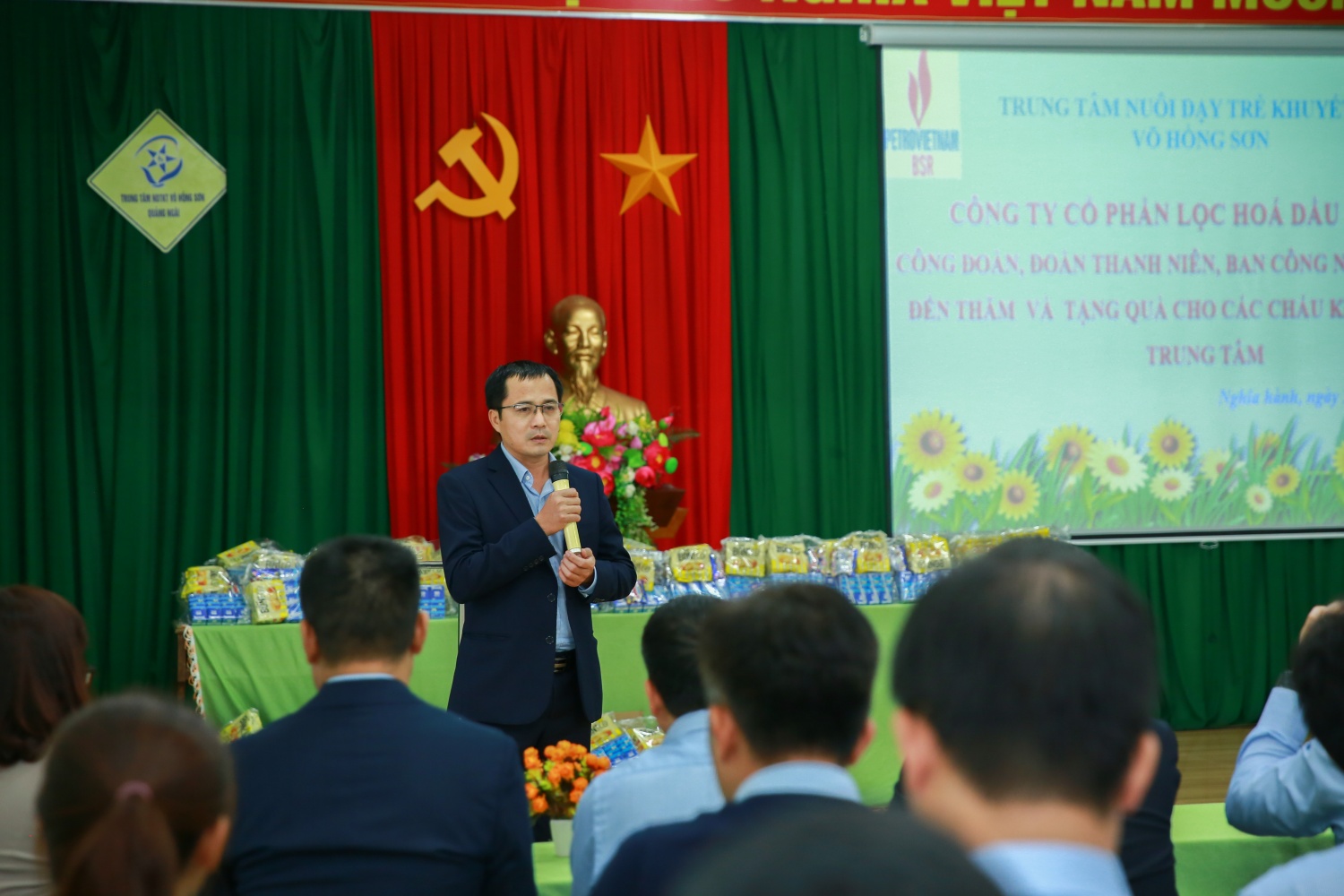 BSR trao nhiều phần quà cho các em học sinh tại Trung tâm nuôi dạy trẻ khuyết tật Võ Hồng Sơn BSR trao nhiều phần quà cho các em học sinh tại Trung tâm nuôi dạy trẻ khuyết tật Võ Hồng Sơn