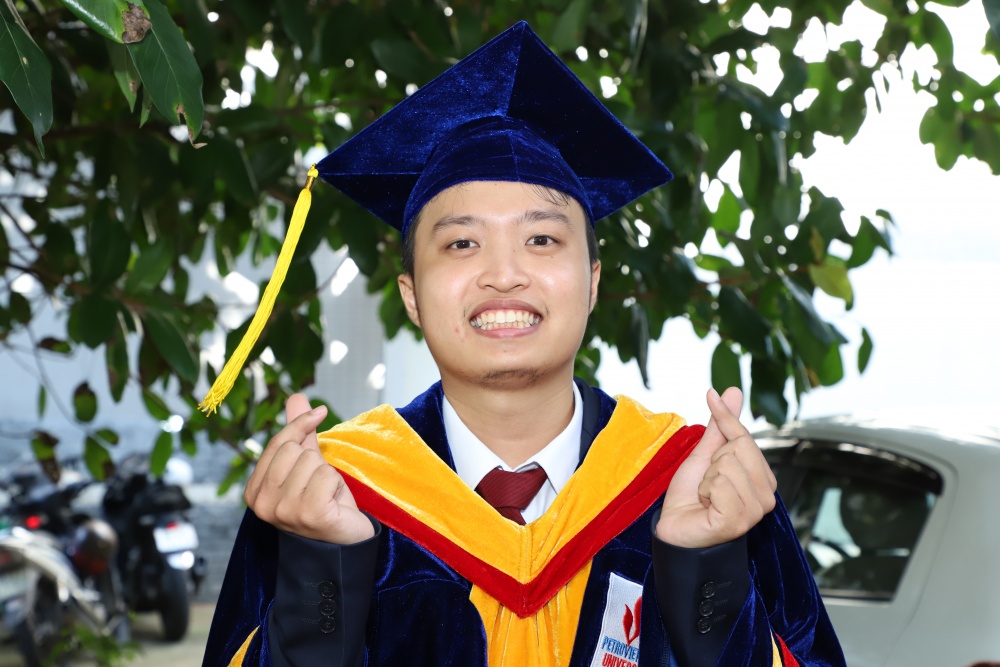 28-NTHT-AB-0002-04: Thạc sĩ Trần Hồng Phúc “bắn tim”.