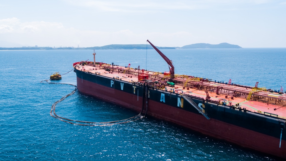 13-DVC-AB-0002-07: Tiến hành bơm dầu vào nhà máy.