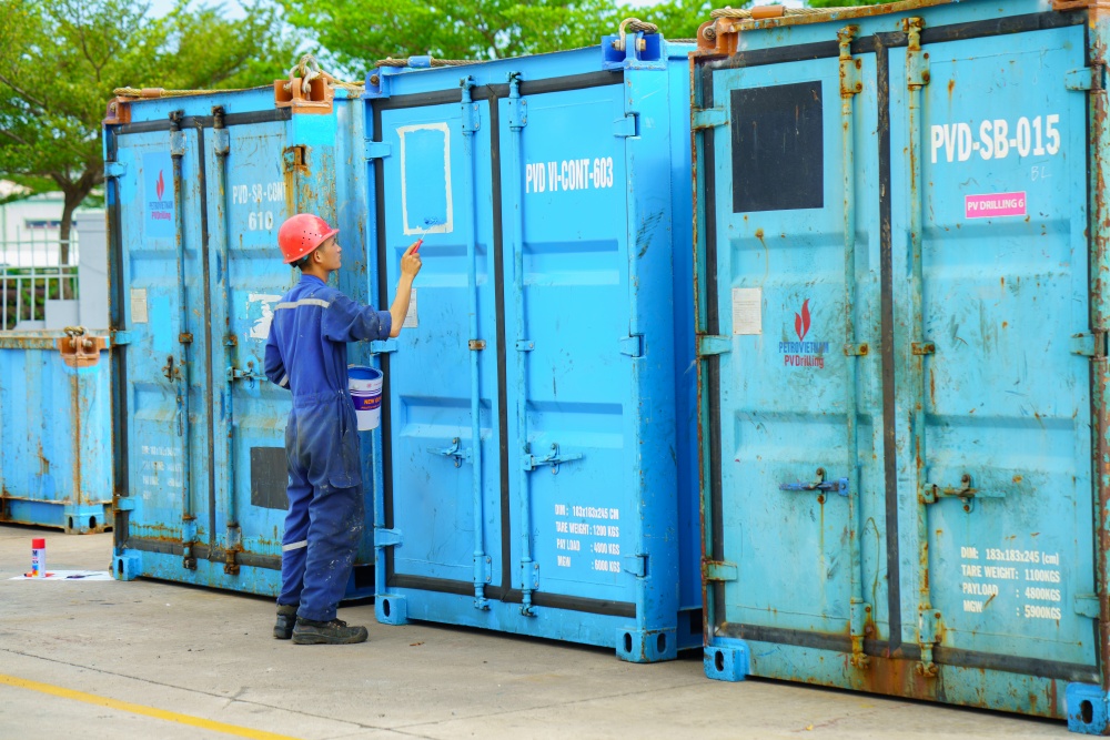 Tác phẩm dự thi 'Petrovietnam trong tôi': Bộ ảnh “'Hậu phương” của các giàn khoan PV Drilling', tác giả Nguyễn Thị Thanh (PV Drilling)