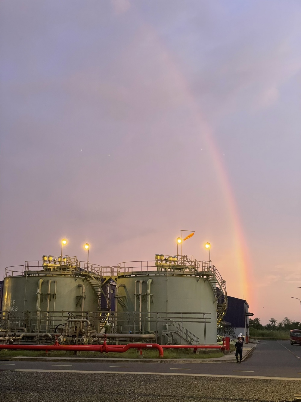 03-NVC-AD-0002: Cầu vồng sau ngày làm việc. 03-NVC-AD-0002: Cầu vồng sau ngày làm việc.