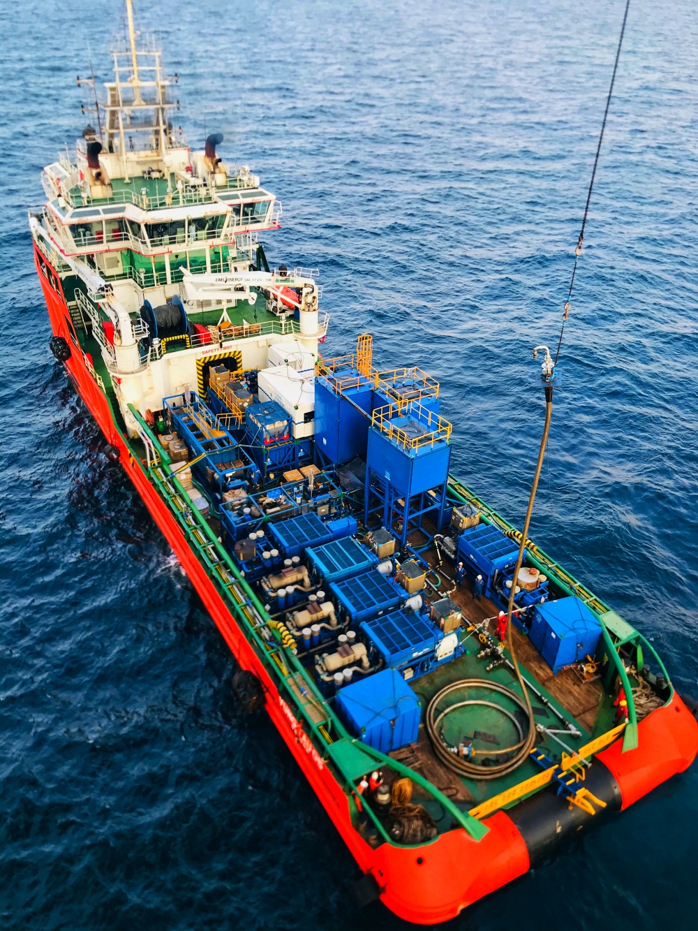 Tác phẩm dự thi 'Petrovietnam trong tôi': Bộ ảnh : “Công tác thực hiện nứt vỉa thủy lực để tăng cường khai thác dầu”, tác giả Phạm Minh Cường (Vietsvovpetro)