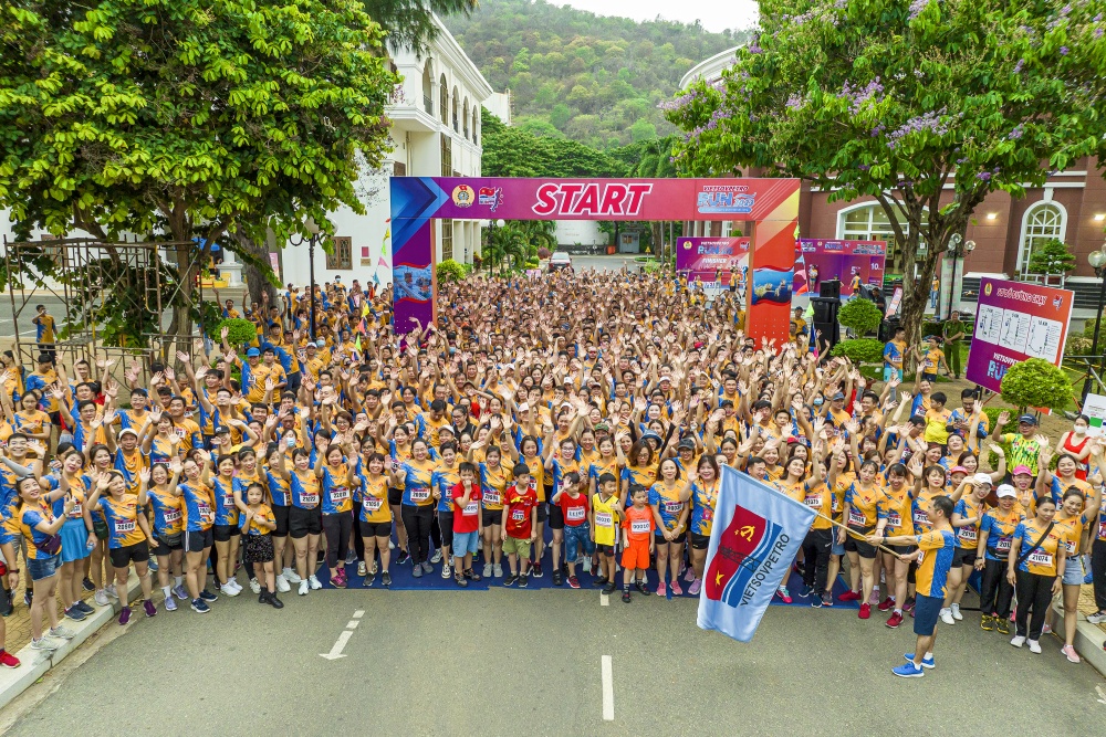 Tác phẩm số 05: Vietsovpetro run, chạy vì sức khỏe người lao động. Tác phẩm số 05: Vietsovpetro run, chạy vì sức khỏe người lao động.
