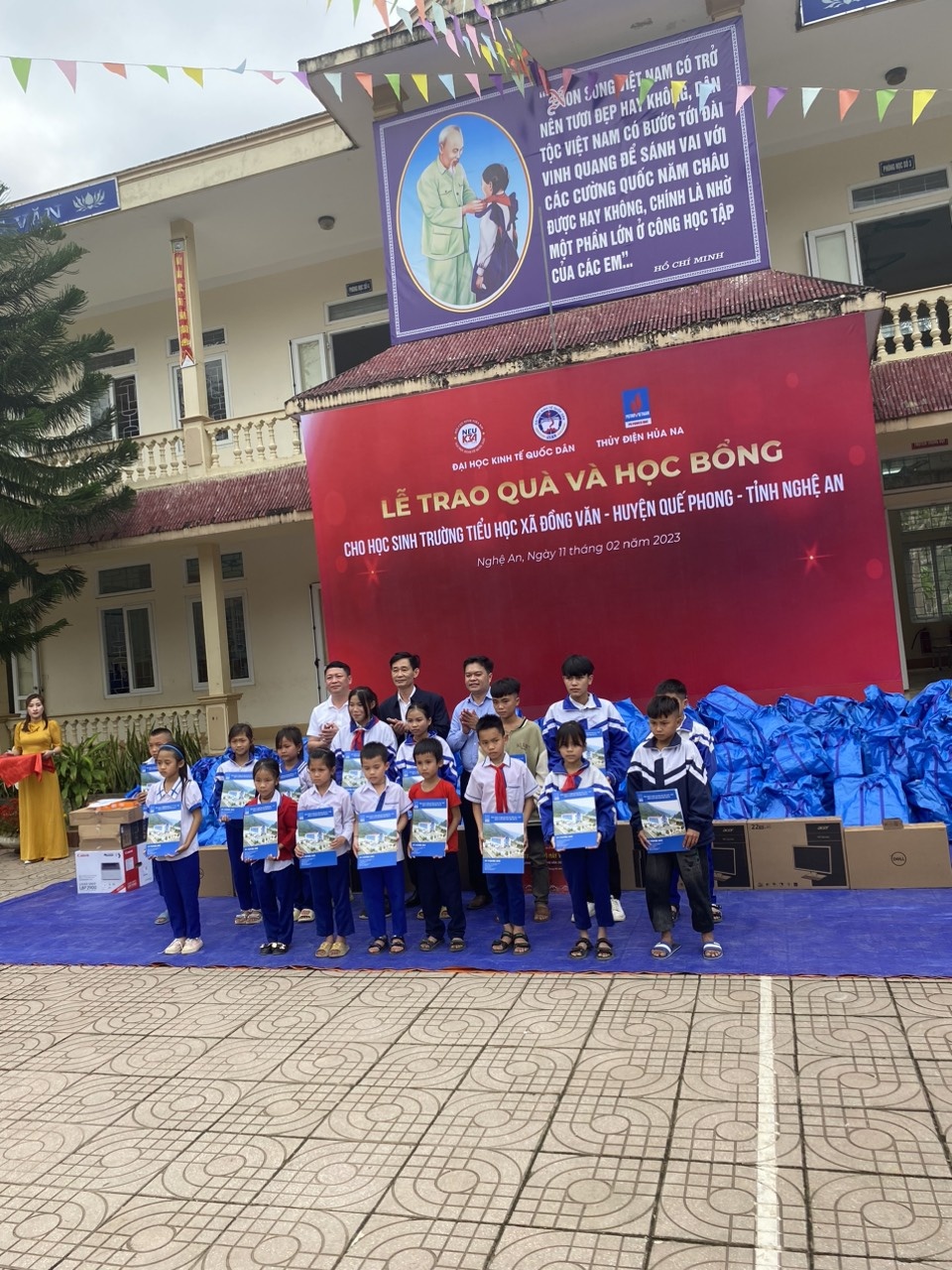 Tác phẩm dự thi Tác phẩm dự thi