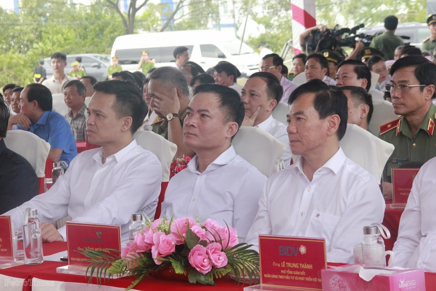 Chủ tịch nước dự Lễ tổng kết và bàn giao 1.200 căn nhà cho người nghèo ở Sóc Trăng Chủ tịch nước dự Lễ tổng kết và bàn giao 1.200 căn nhà cho người nghèo ở Sóc Trăng