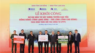 Bí thư Đảng ủy, Chủ tịch HĐTV Lê Mạnh Hùng và đoàn công tác Petrovietnam thực hiện an sinh xã hội tại tỉnh Cao Bằng