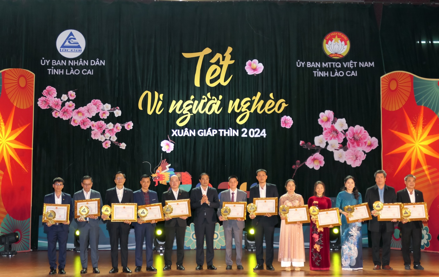 Petrovietnam hỗ trợ Tết vì người nghèo tỉnh Lào Cai Petrovietnam hỗ trợ Tết vì người nghèo tỉnh Lào Cai