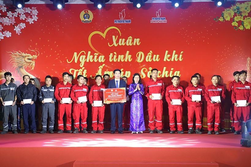 “Xuân nghĩa tình dầu khí - Tết ấm áp sẻ chia “Xuân nghĩa tình dầu khí - Tết ấm áp sẻ chia