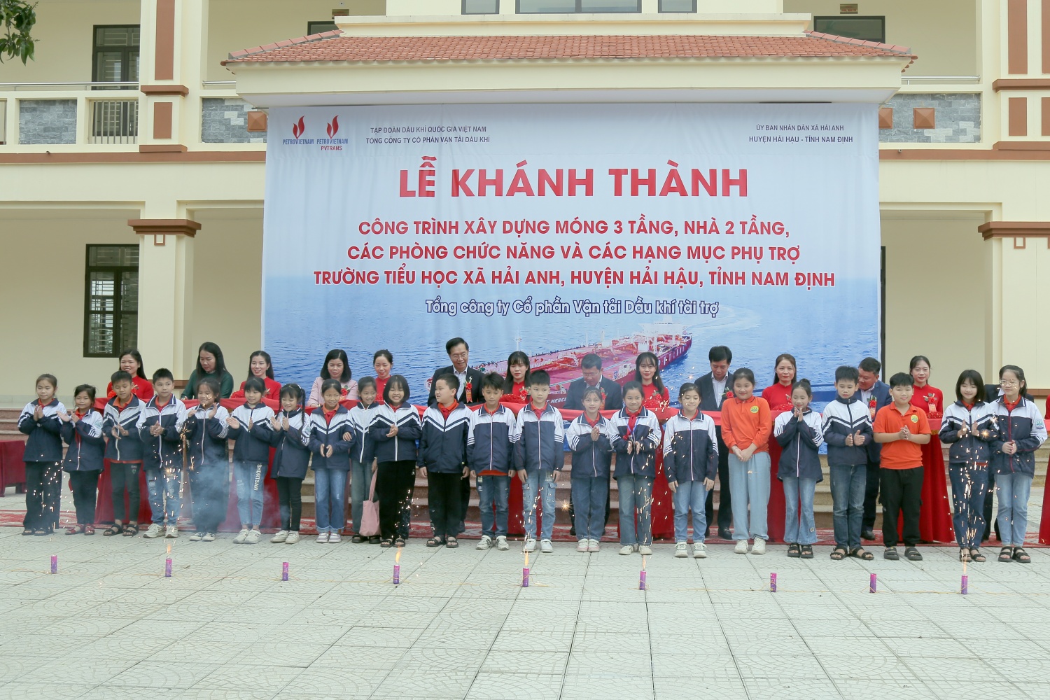 Petrovietnam/PVTrans trao hỗ trợ xây dựng nhà chức năng Trường Tiểu học Hải Anh (Nam Định)