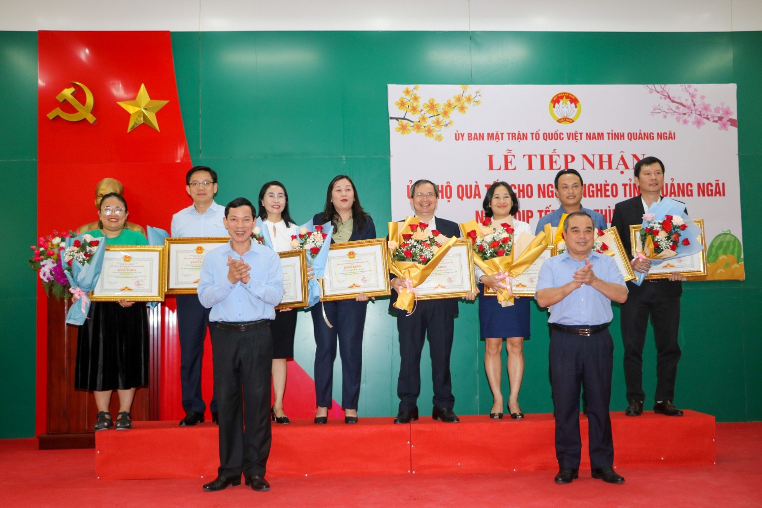 BSR hỗ trợ 3,3 tỷ đồng trao quà Tết cho người nghèo tỉnh Quảng Ngãi BSR hỗ trợ 3,3 tỷ đồng trao quà Tết cho người nghèo tỉnh Quảng Ngãi