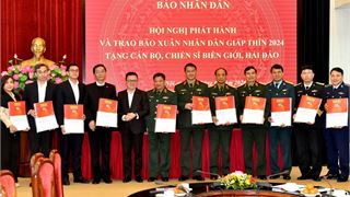 Petrovietnam đồng hành cùng Báo Nhân Dân trao tặng báo Xuân đến cán bộ, chiến sĩ biên giới, hải đảo