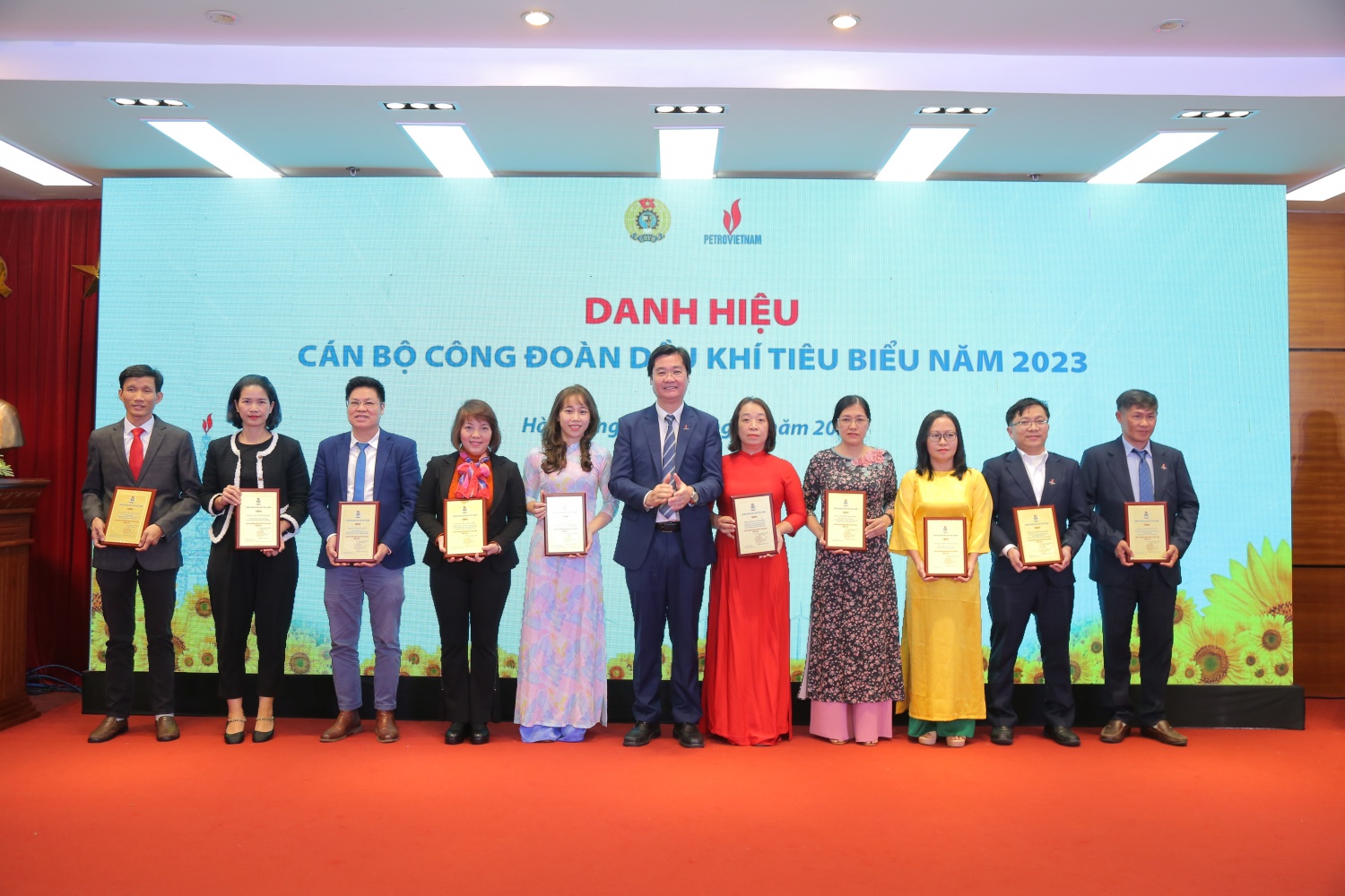 CĐ DKVN đồng hành, đồng bộ cùng Petrovietnam phát triển bền vững CĐ DKVN đồng hành, đồng bộ cùng Petrovietnam phát triển bền vững