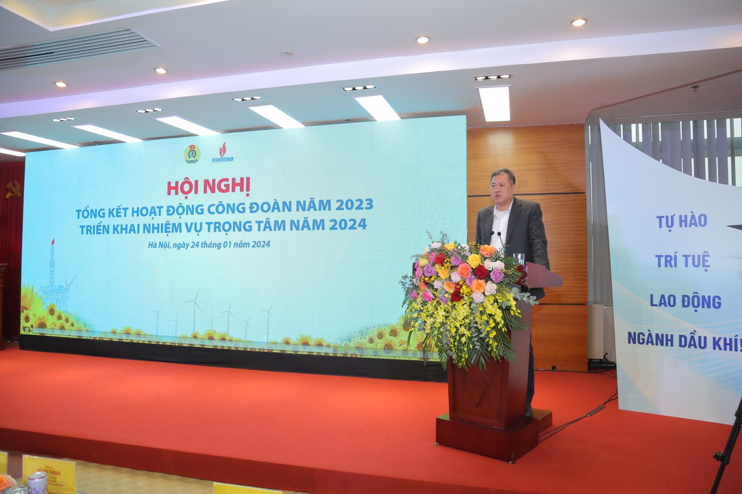 CĐ DKVN đồng hành, đồng bộ cùng Petrovietnam phát triển bền vững CĐ DKVN đồng hành, đồng bộ cùng Petrovietnam phát triển bền vững