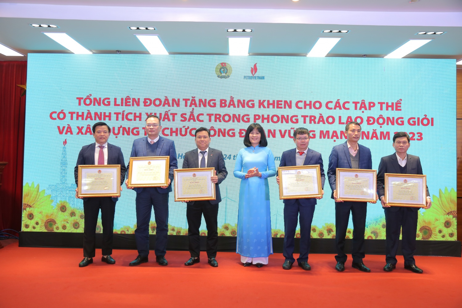 CĐ DKVN đồng hành, đồng bộ cùng Petrovietnam phát triển bền vững CĐ DKVN đồng hành, đồng bộ cùng Petrovietnam phát triển bền vững